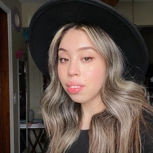 Meet your Posher, Alexandra